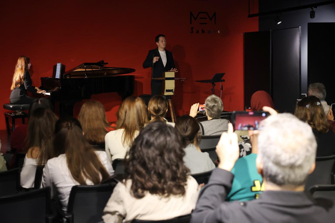 Audience members watch and record Peter Theremin's performance at the Dr. Huseyin Parkan Sanlikol Musical Instruments Museum in Bursa, Türkiye, October 2026. (IHA Photo)