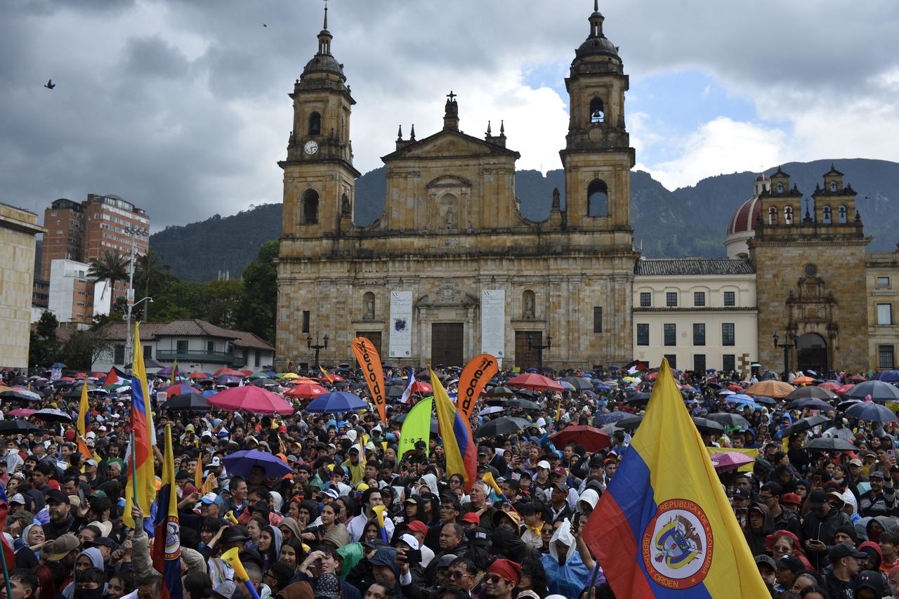 Thousands march across Colombia against De la Espriella government