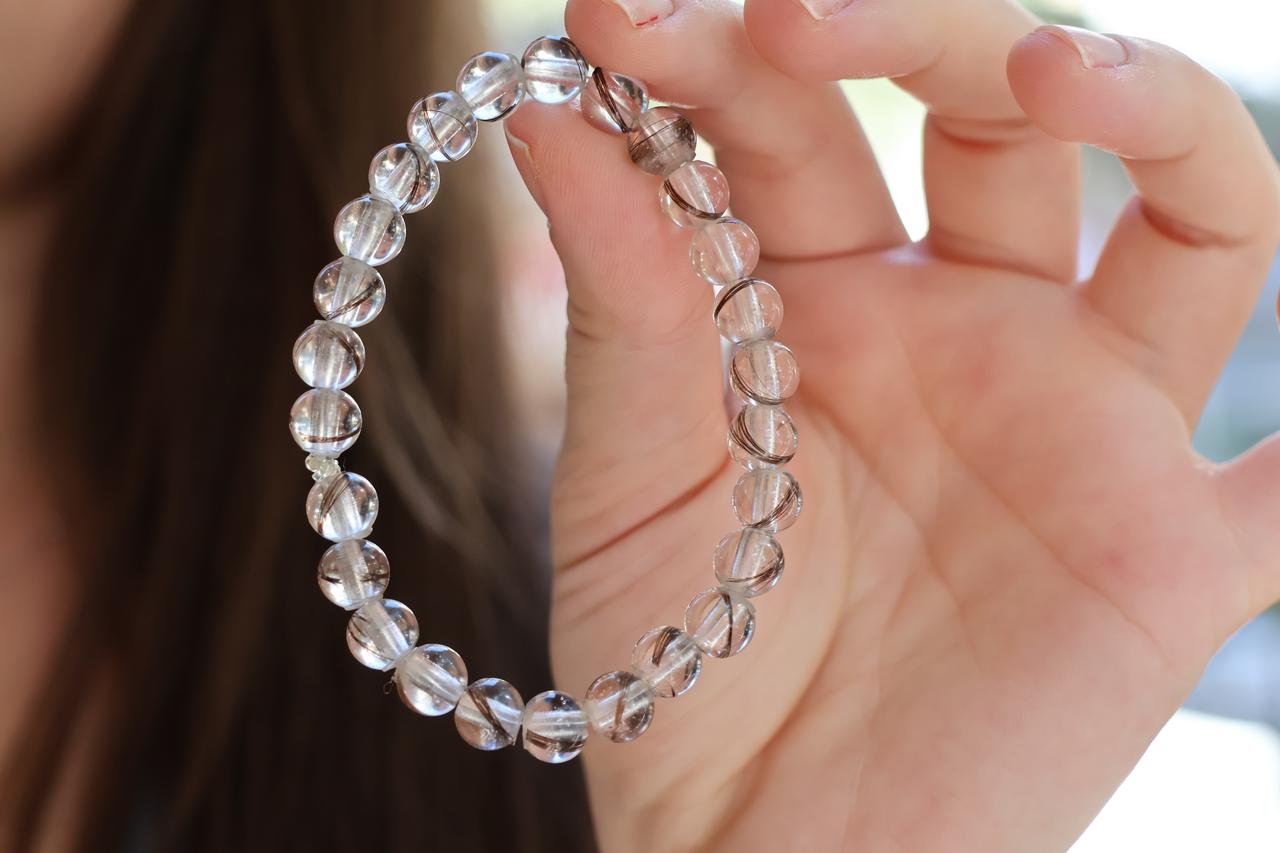Turkish mom turns baby's first hair into jewelry business, attracting orders nationwide