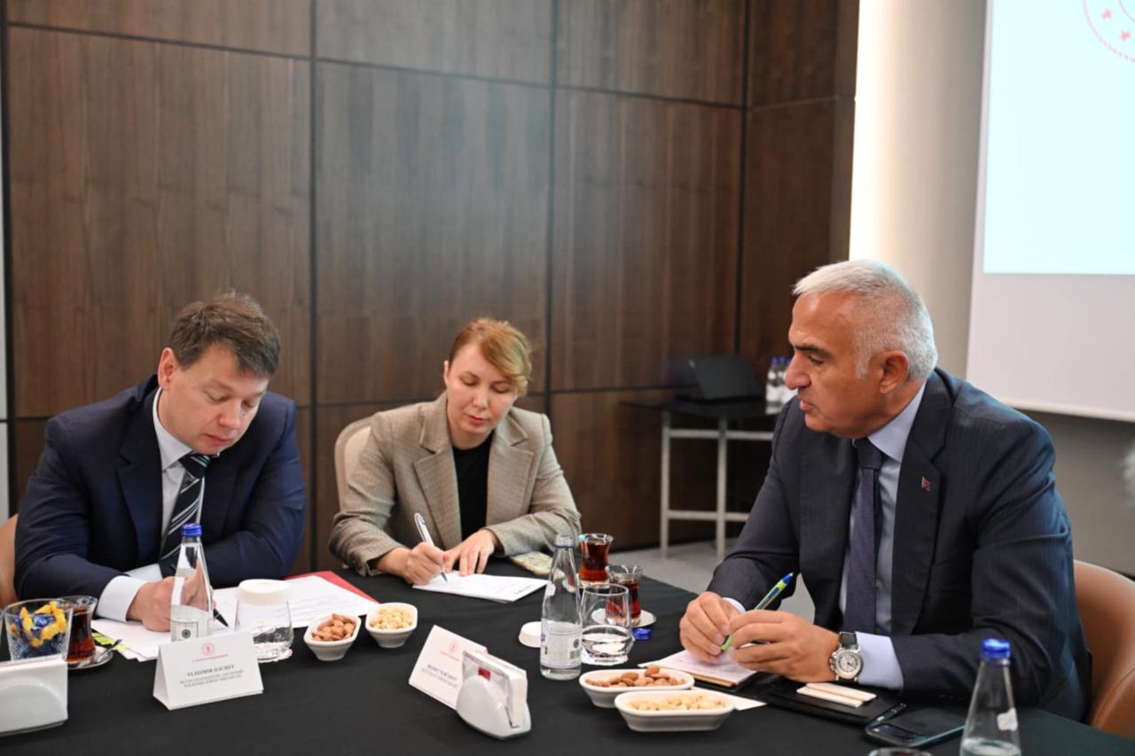 Türkiye, Russia discuss increasing flights to strengthen tourism ties
