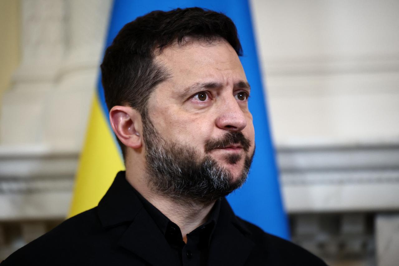 Zelenskyy ends pause on Russian refinery strikes