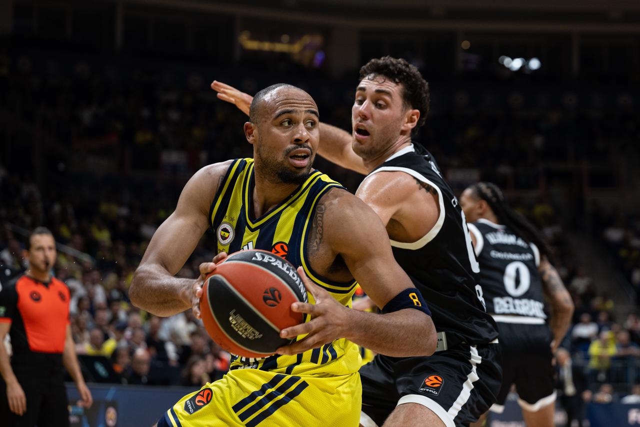 Talen Horton-Tucker (8) of Fenerbahce in action during EuroLeague basketball match between Fenerbahce and Partizan in Istanbul, Türkiye on October 15, 2026. (AA Photo)