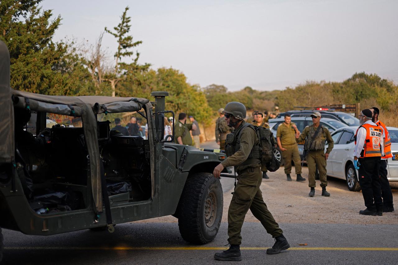 Israeli strikes hit southern Lebanon as tanks advance toward border town