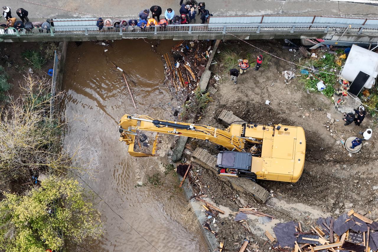  Istanbul flood death toll rises to 4 as missing man's body found