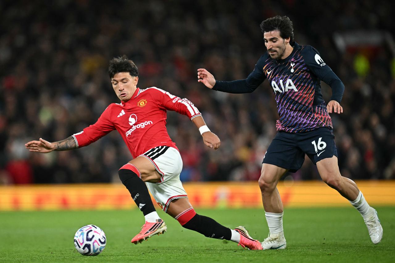 Lisandro Martinez apologizes for Manchester United investment comments