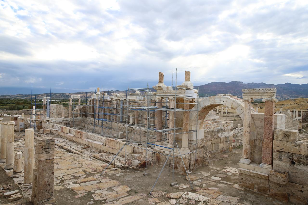 A general view of the approximately 1,800-year-old monumental fountain in the ancient city of Tripolis in Denizli, Türkiye, on October 15, 2026. (AA Photo)