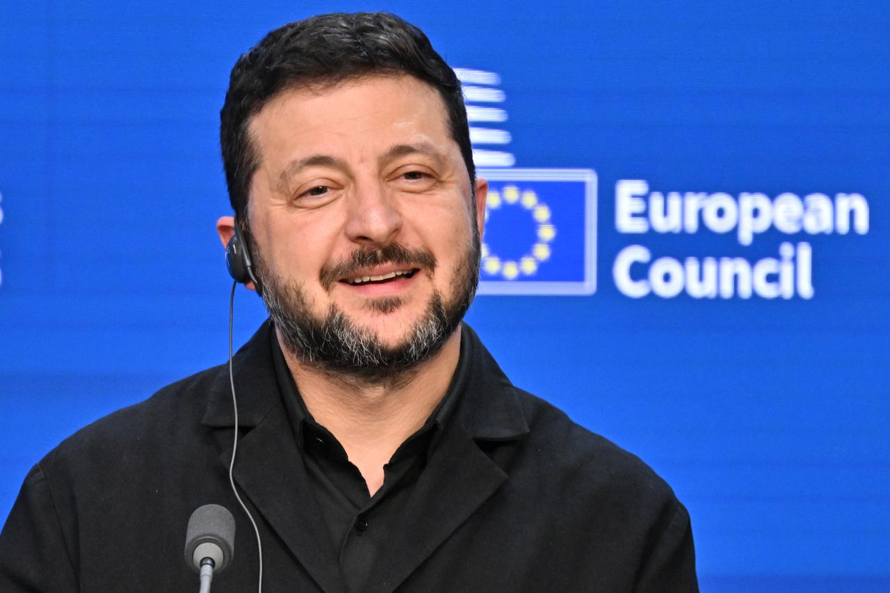 Zelenskyy smiles at Trump question, sparks laughter at EU summit