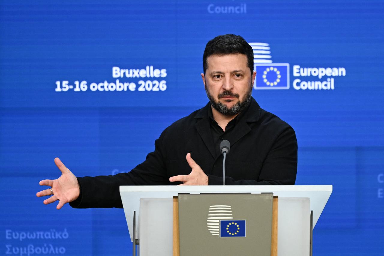 Ukraine's President Volodymyr Zelensky speaks during a press conference as part of a European Union summit at the EU headquarters in Brussels, October 16, 2026. (AFP Photo)