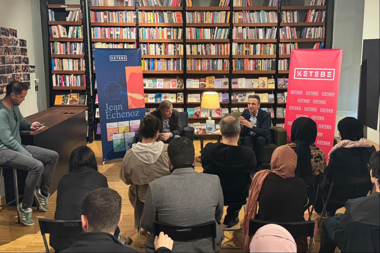 French author Jean Echenoz speaks to readers in Istanbul about his literary journey and shifts between forms. (AA Photo)