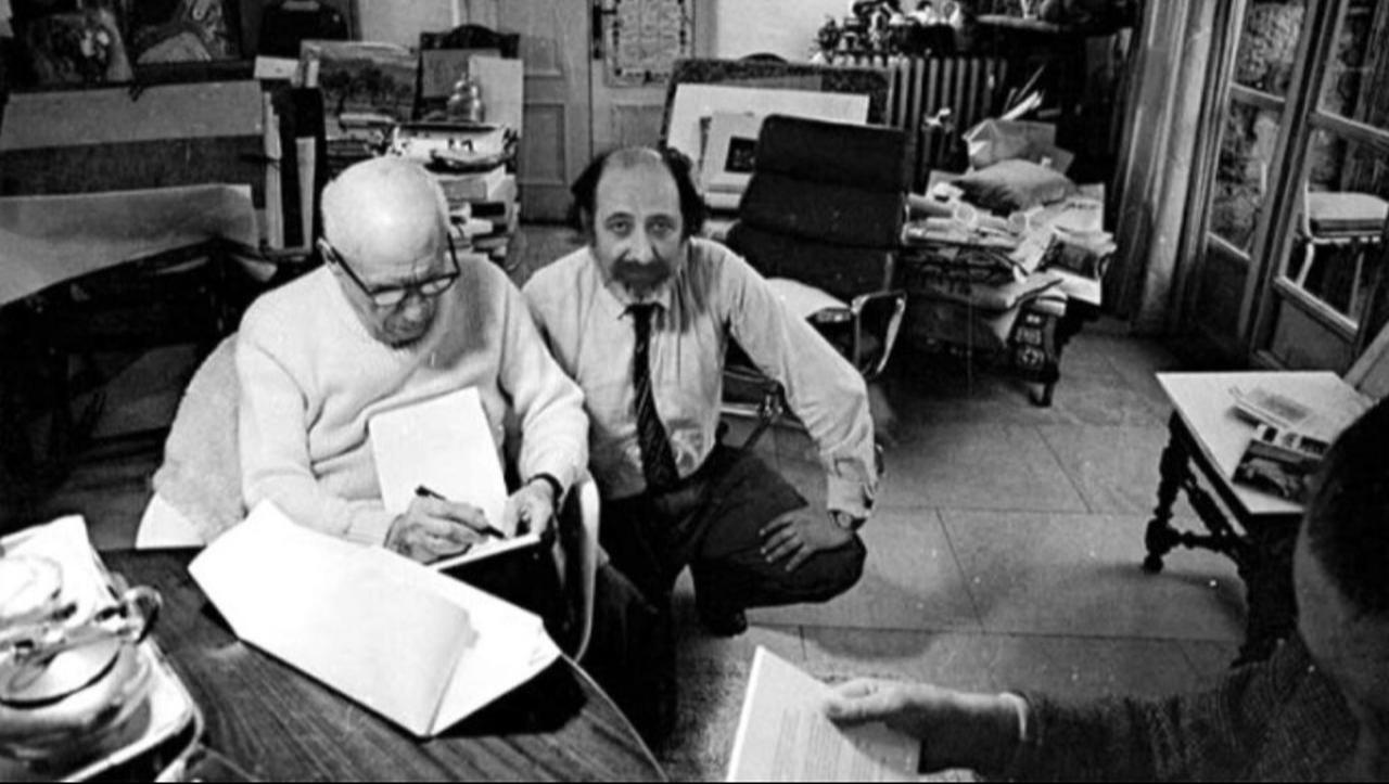 A photo of Pablo Picasso and Ara Guler, 1971. (Photo Courtesy of Ara Güler Museum)