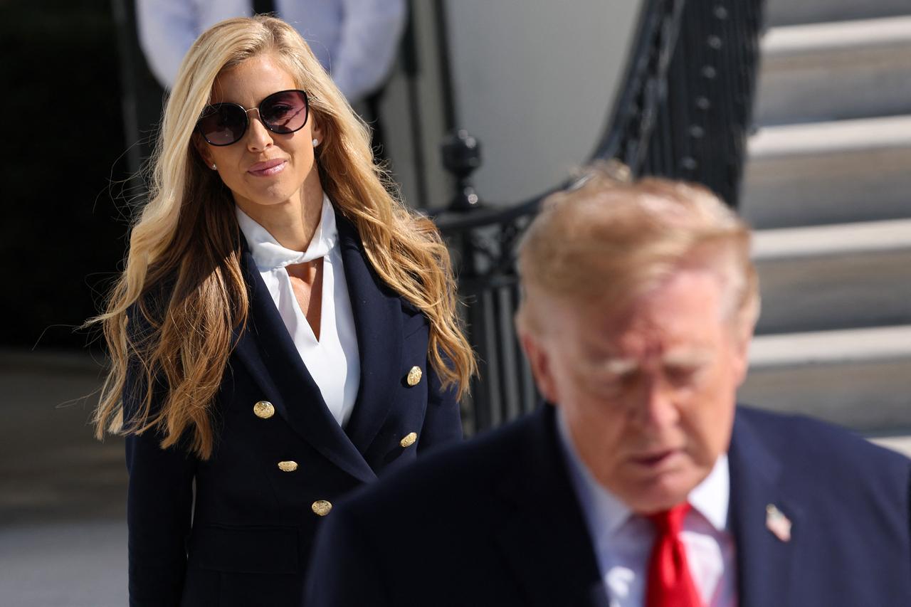 White House Press Secretary Katie Zacharia (L) joins U.S. President Donald Trump as he departs on the South Lawn of the White House on October 13, 2026 in Washington, DC. (AFP Photo)