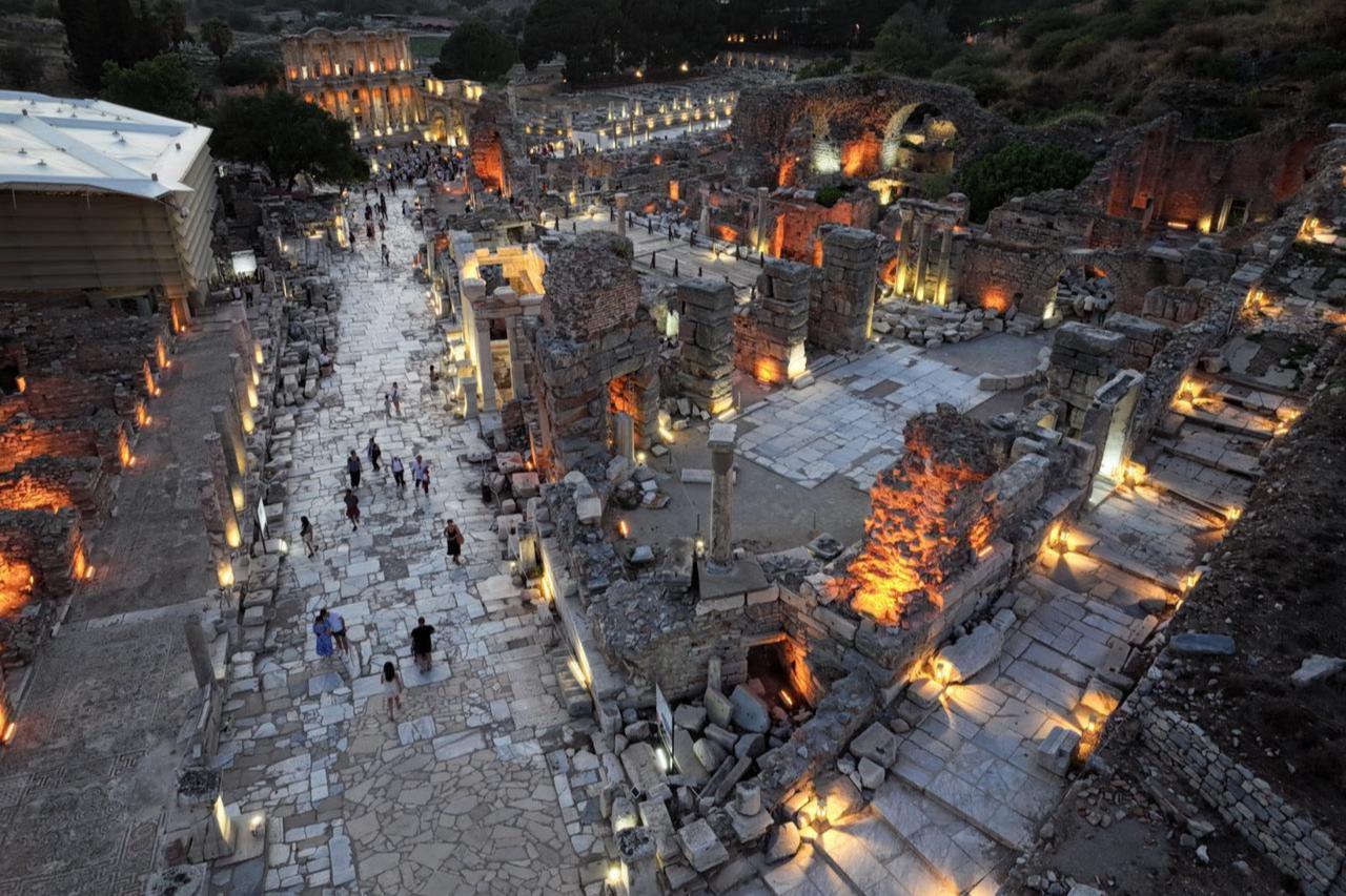 Türkiye's night museums draw over 1.3M visitors as attendance jumps 32%