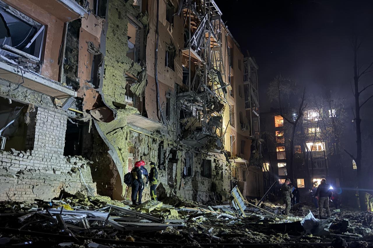 Ukrainian rescuers work outside residential buildings damaged following a Russian missile attack in Zaporizhzhia on October 17, 2026. (AFP Photo)