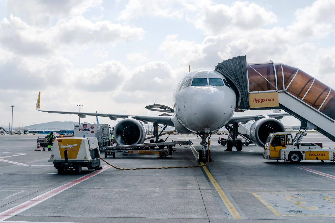 A Pegasus Airlines Airbus A320 undergoes ground handling ahead of departure at Istanbul Sabiha Gokcen Airport on March 25, 2026. (Adobe Stock Photo)
