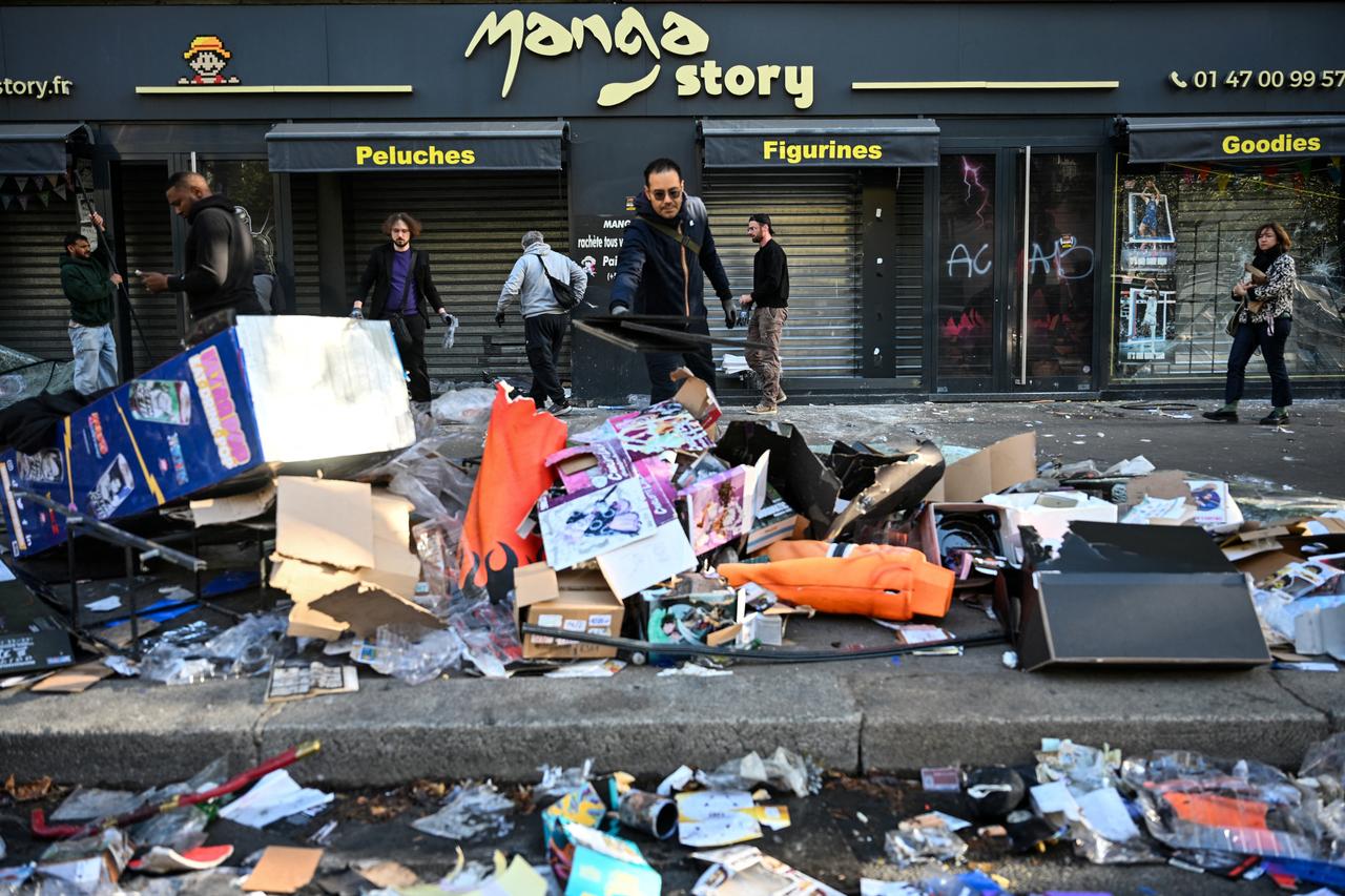 France arrests more than 2,000 after violent cost-of-living protests Image