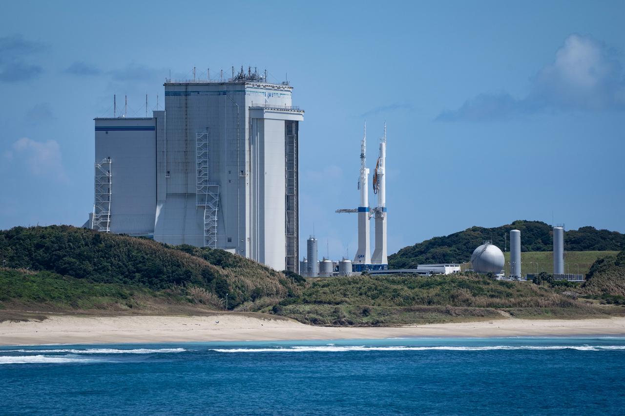 An H3 rocket carrying JAXA’s Martian Moons eXploration (MMX) spacecraft stands at the Tanegashima Space Center in Kagoshima Prefecture, Japan, ahead of its planned launch in October 2026. (AFP Photo)