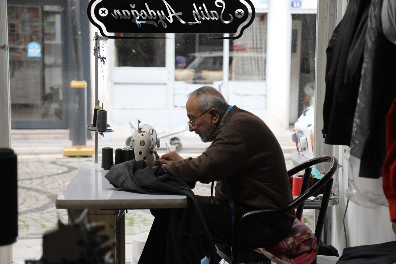 Tailor of 61 years says ready-made clothes changed his trade