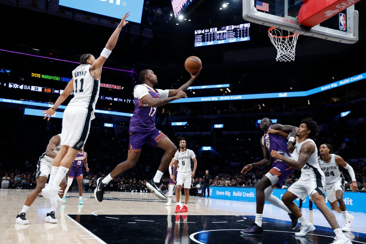 3 Turkish players tip off new NBA season