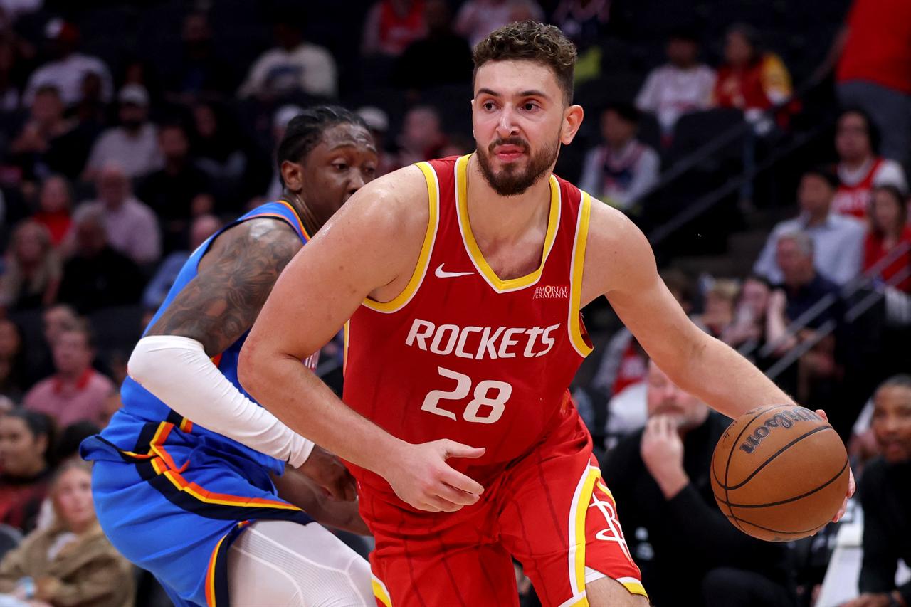 Houston Rockets' Alperen Sengun (28) dribbles the ball against an Oklahoma City Thunder defender during an NBA preseason game in Houston, Texas, U.S., Oct. 16, 2026. (AFP Photo)