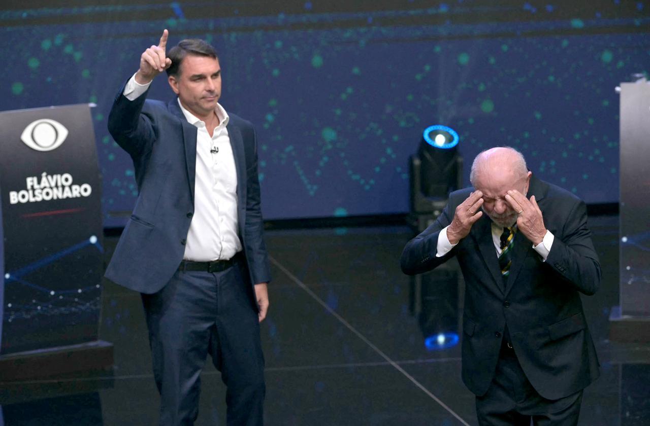 Brazil’s President Luiz Inacio Lula da Silva (R) and right-wing presidential candidate Flavio Bolsonaro gesture during a debate ahead of the runoff in Sao Paulo on Oct. 18, 2026. (AFP Photo)