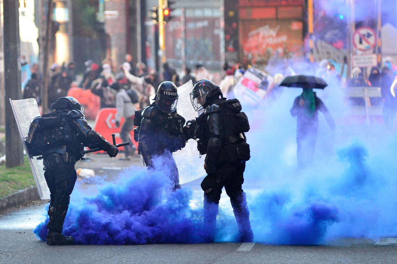 Colombia museum protests turn violent for 2nd day over exhibit removals