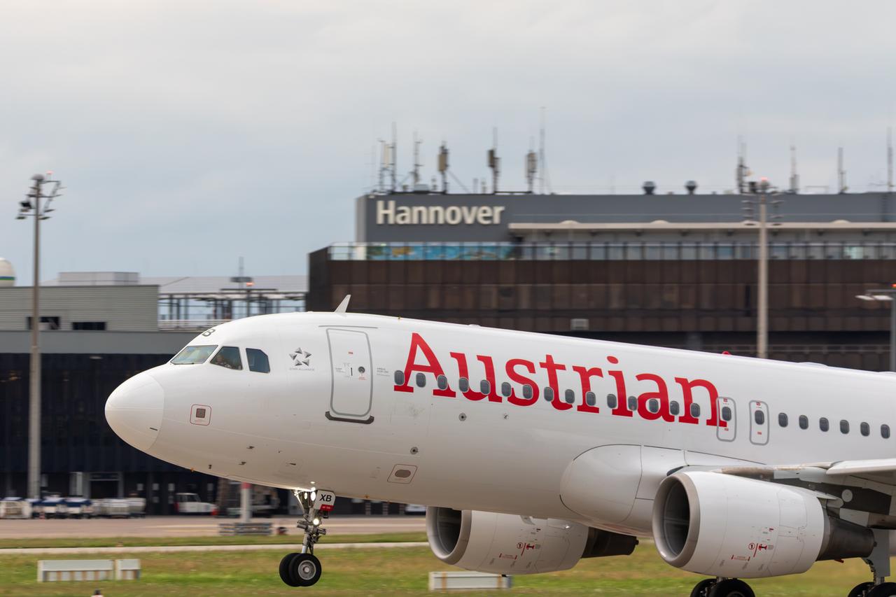 An Austrian Airlines Airbus A320-216 (OE-LXB) takes off from Hannover Airport in Germany on July 6, 2026. (Adobe Stock Photo)