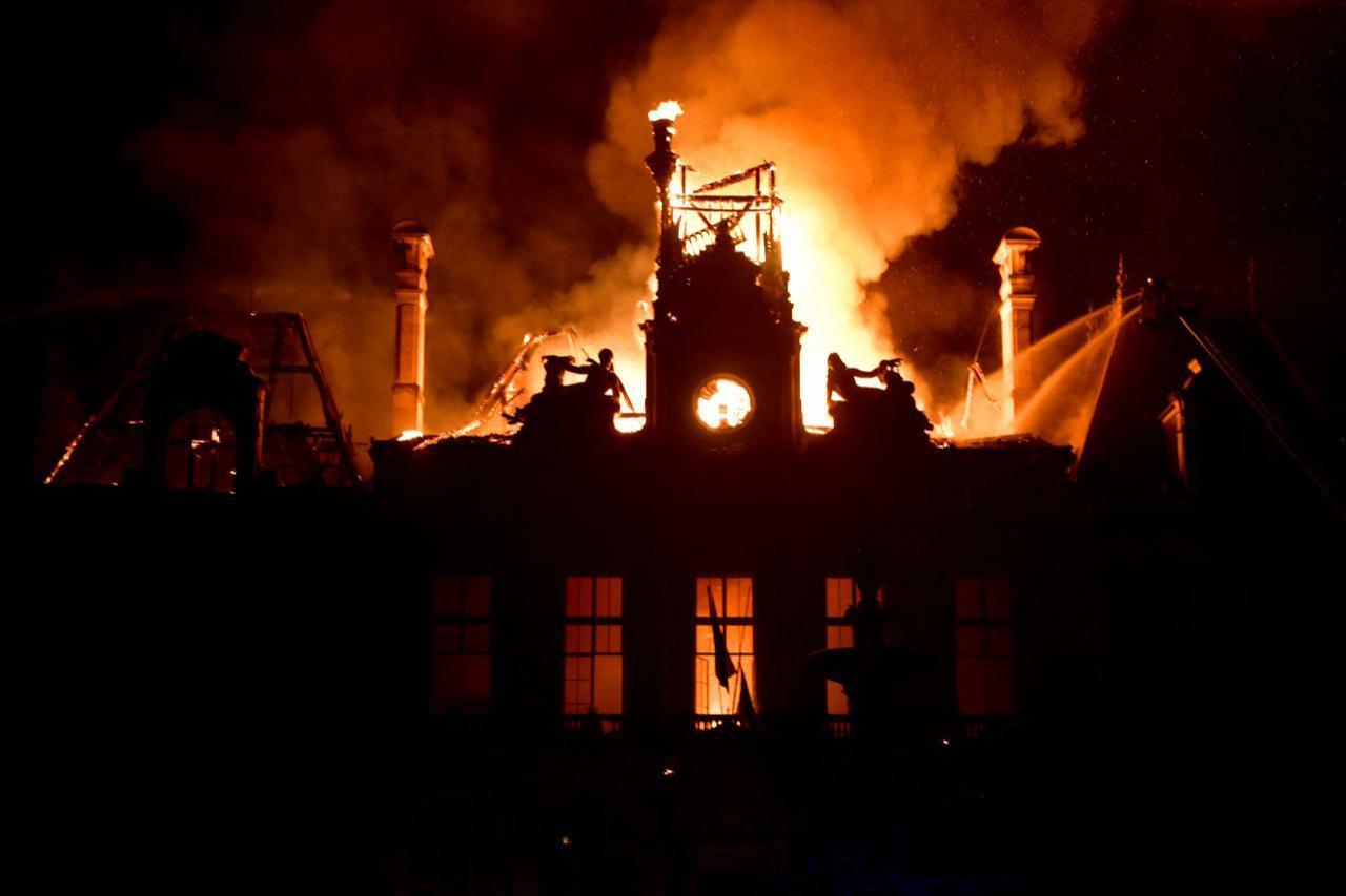 Fire burning and destroying the city hall after a group of individuals forced entry into the building during ongoing protest action against the "high cost of living", in Limoges, central France on October 17, 2026. (AFP Photo)
