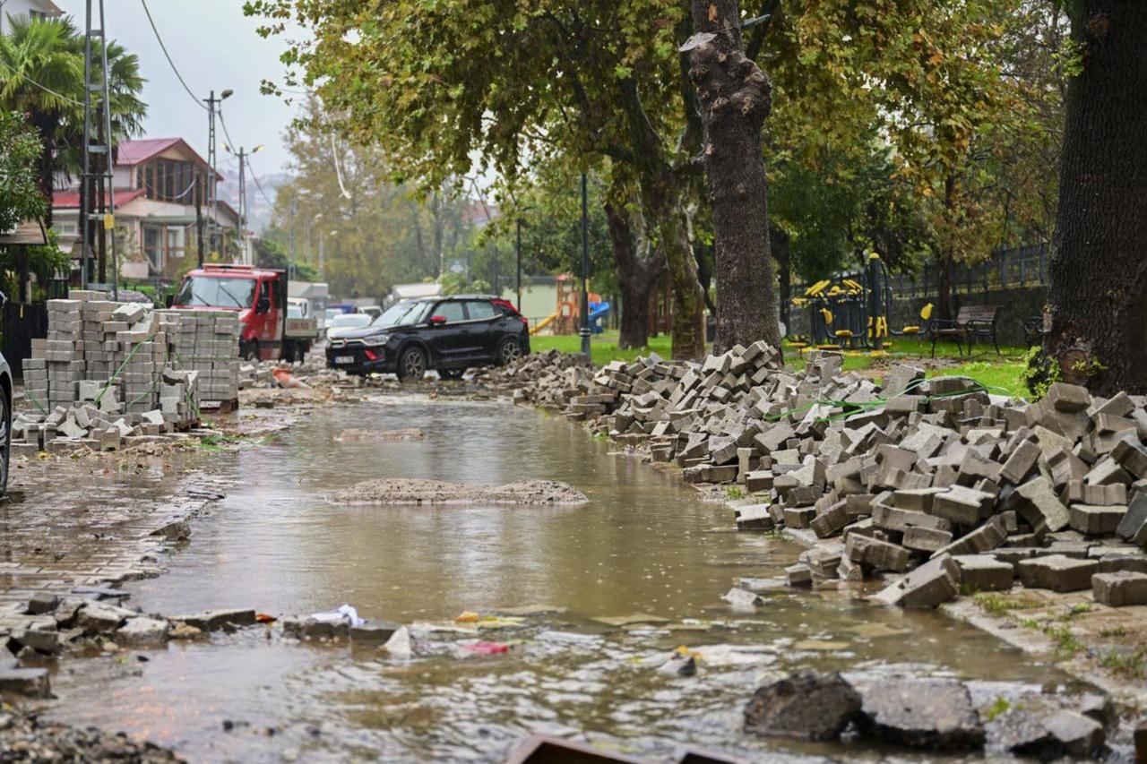 Istanbul flood death toll rises to 6 as missing man's body found near ferry pier