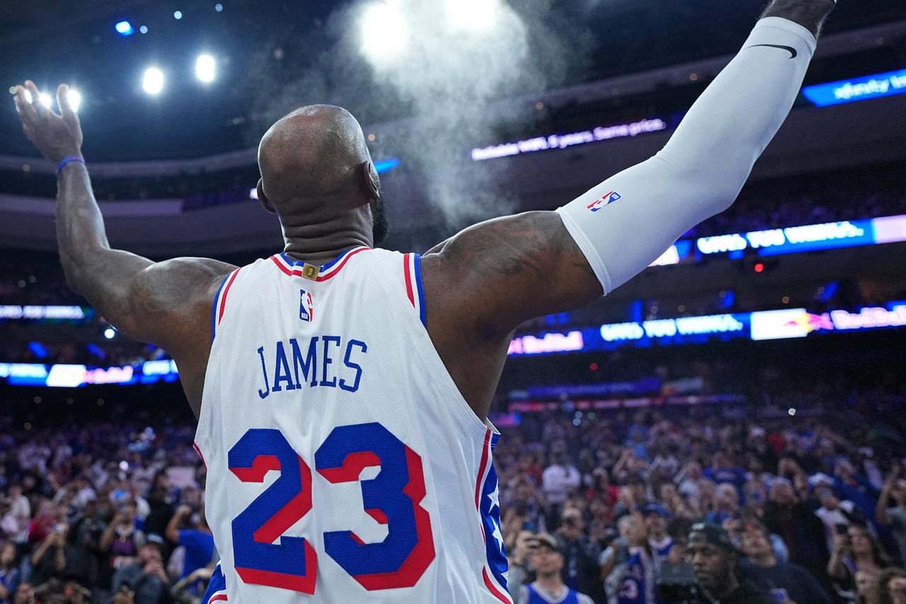 LeBron James chases 5th NBA title in new Philadelphia colors