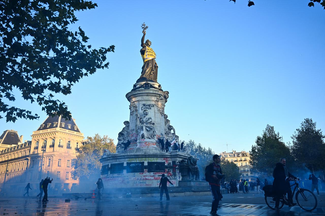 Macron refuses resignation of interior minister over protest violence