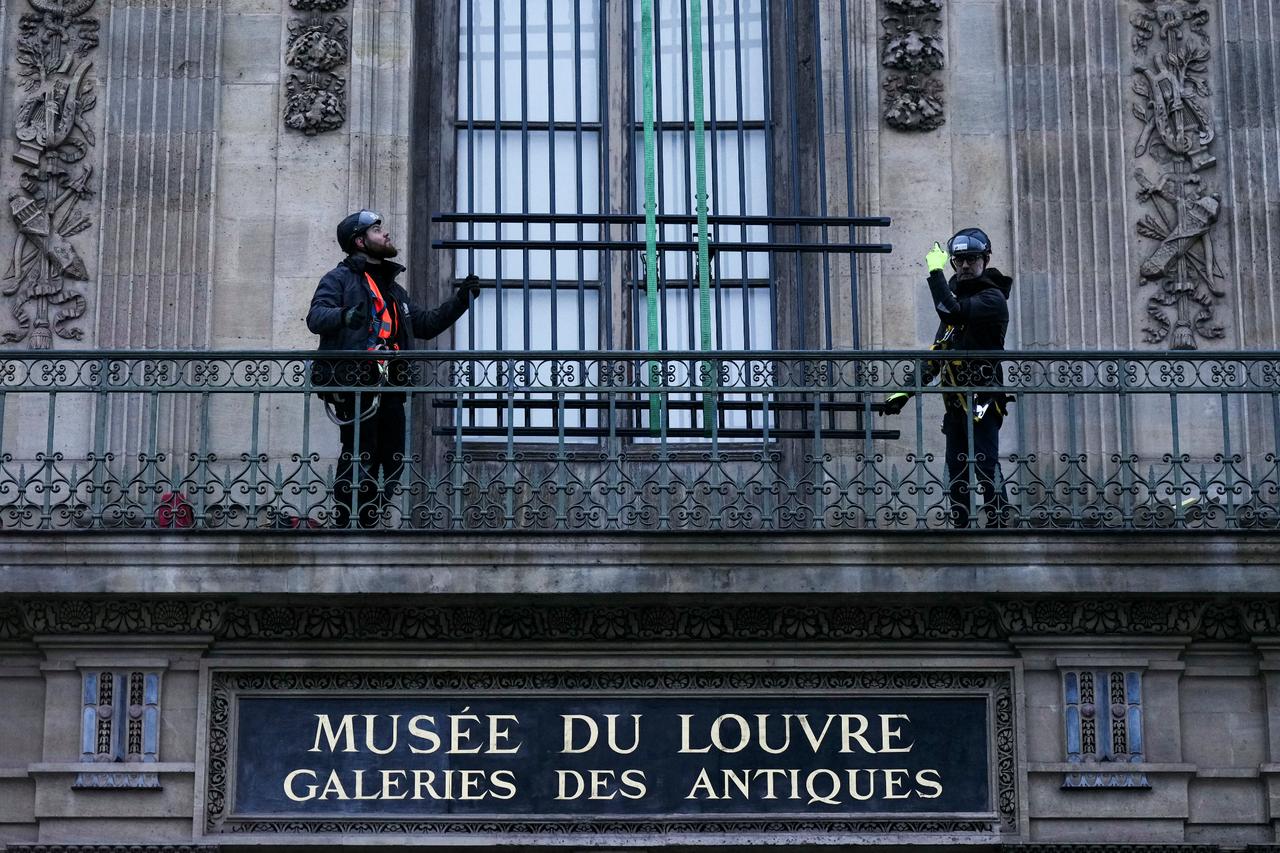 Louvre jewels still missing 1 year after heist, despite 4 arrests