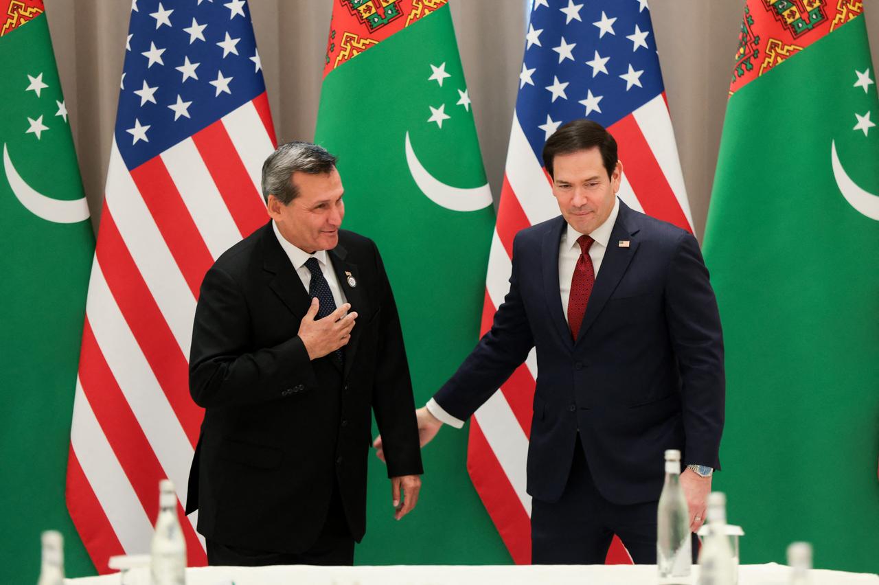 US Secretary of State Marco Rubio (R) meets with Turkmenistan's Foreign Minister Rashid Meredov at the Congress Center in Samarkand, Uzbekistan, on October 19, 2026. (AFP Photo)