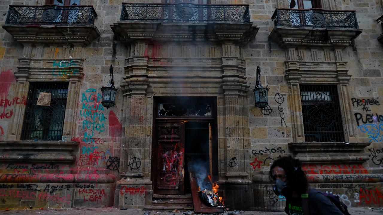 Violence erupts at second Guadalajara water protest in Mexico