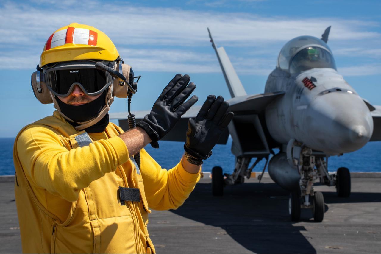 U.S. Navy Chief Aviation Boatswain’s Mate (Handling) guides an F/A-18E Super Hornet during flight operations on the flight deck of Nimitz-class aircraft carrier USS Theodore Roosevelt (CVN 71), Sept. 7, 2026. (Photo via U.S. Navy)