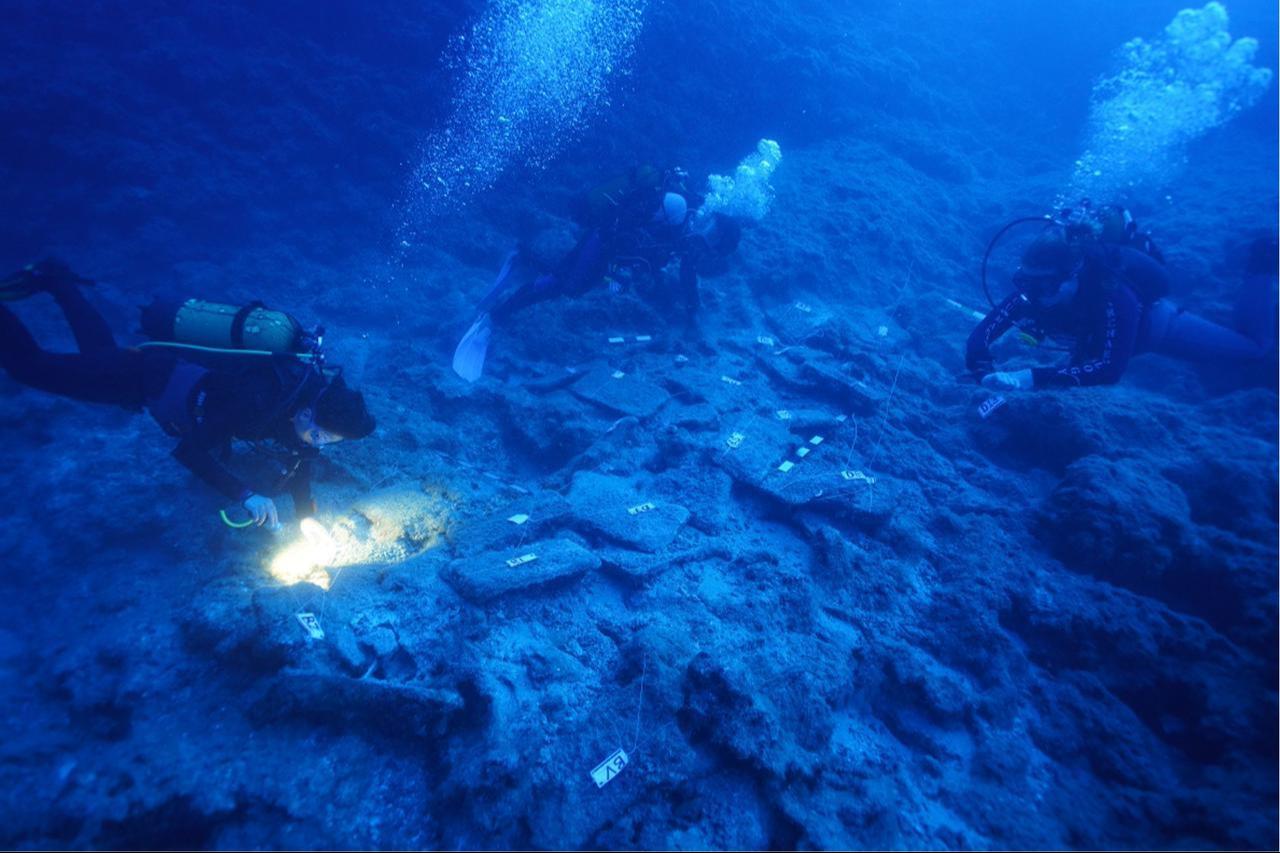 Türkiyes Uluburun excavation images showing copper oxhide ingots. (Photo via Cemal Pulak/Texas A&M University)