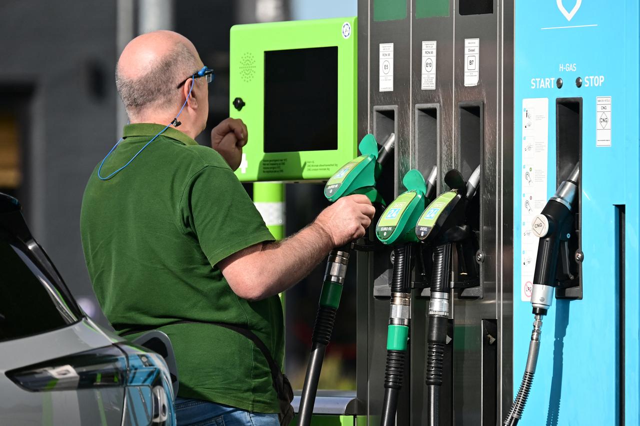 A man prepares to fill up his car at a petrol station in Brussels on October 2, 2026. (AFP Photo)