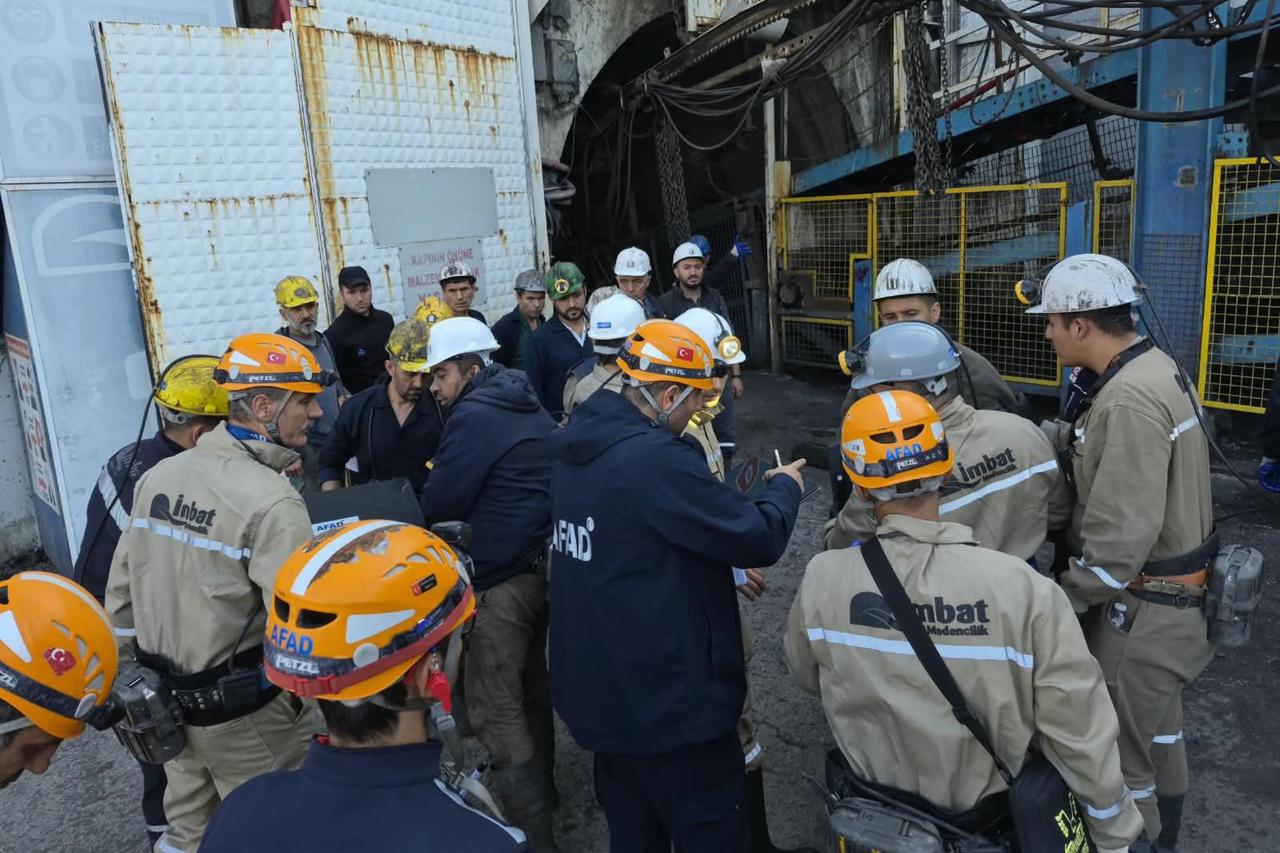 Five miners killed in Soma mine collapse in western Türkiye