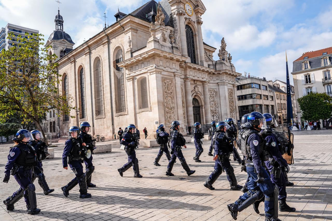 Students clash with security forces as nationwide high-school mobilization continues over school conditions and demands for greater education resources in Nancy, France, October 2, 2026. (AA Photo)