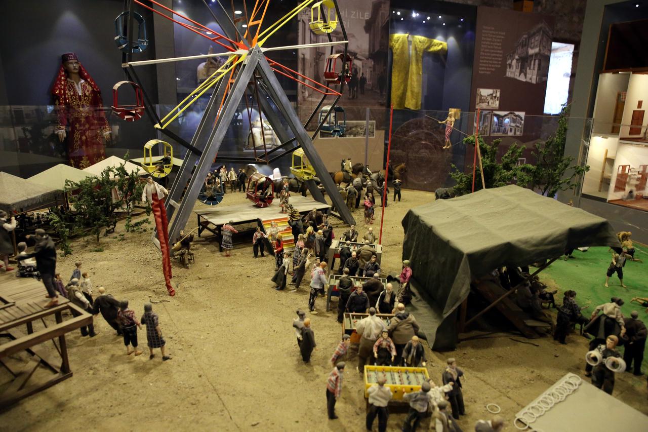 A miniature reconstruction of Zile's historic fair, complete with rides, stalls and figures depicting daily life, is displayed at the Veni Vidi Vici City Museum in Tokat, Türkiye. (AA Photo)