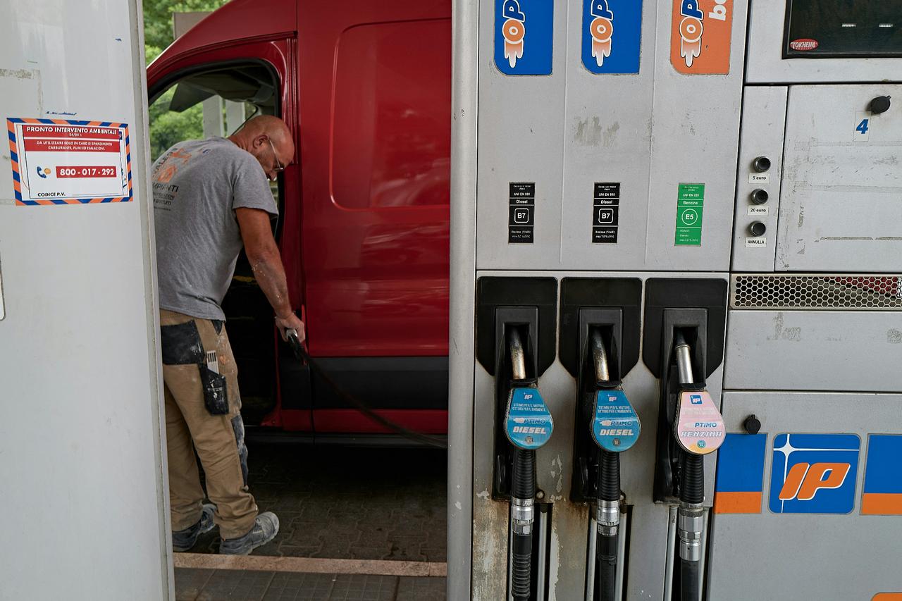 G7 to release 100M barrels of oil, diesel over 4 months after Trump call