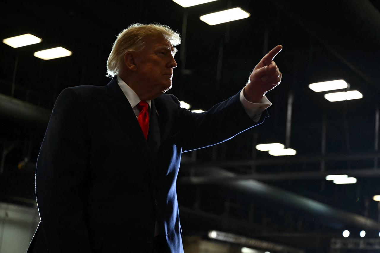 US President Donald Trump reacts after speaking during a campaign rally at the Choctaw Event Center in Durant, Oklahoma, October 1, 2026. (AFP Photo)