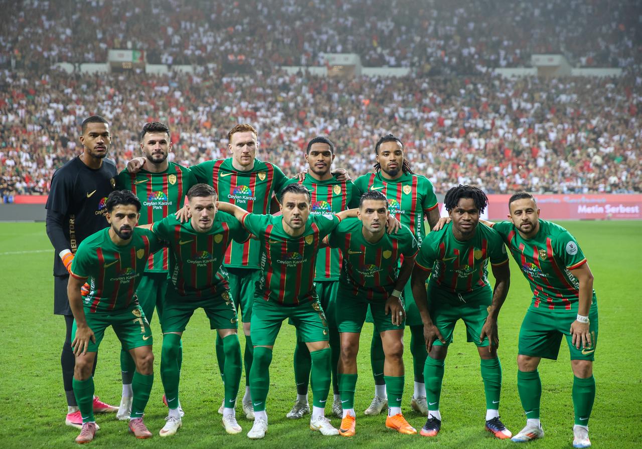 Amedspor players pose for a team photo before their Super Lig match against Besiktas at Diyarbakir Stadium in Diyarbakir, Türkiye, Sept. 20, 2026. (AA Photo)