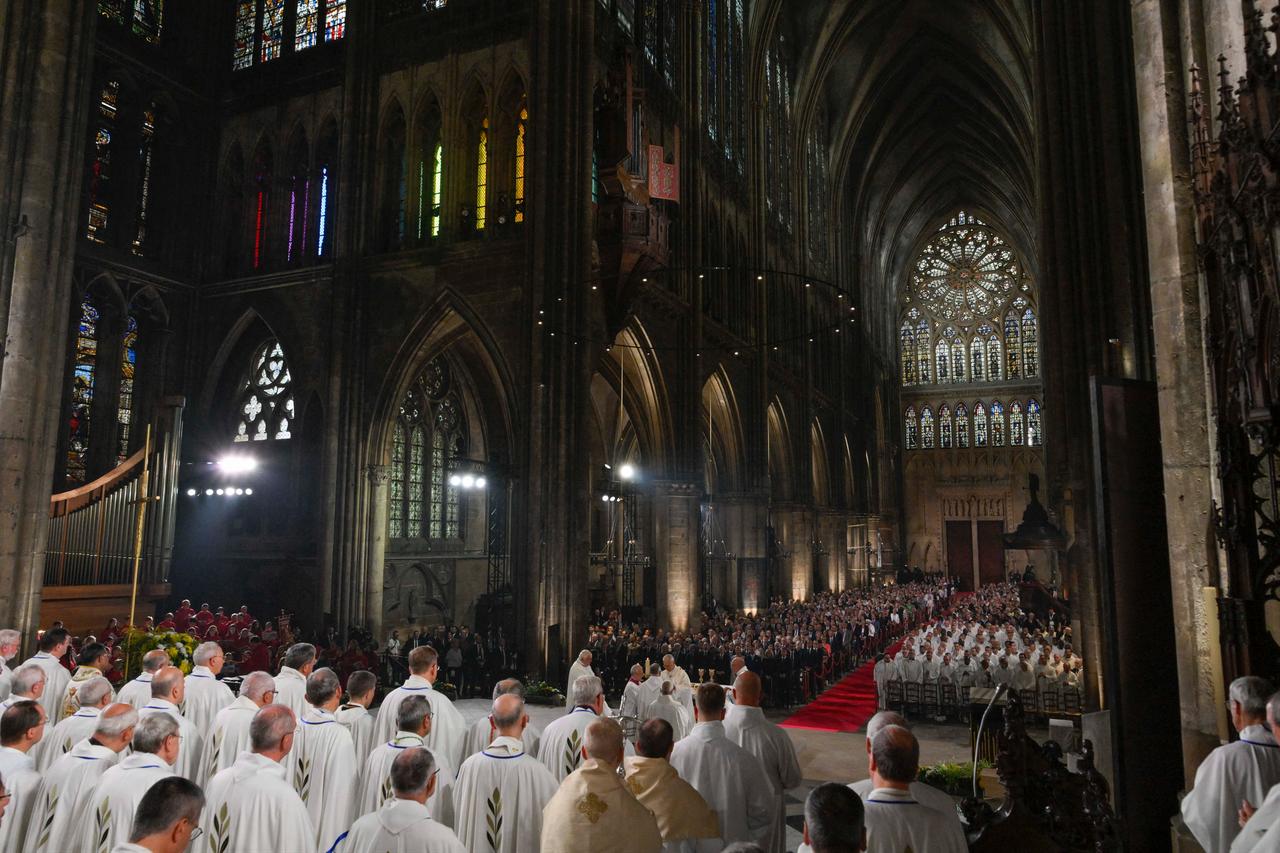 Pope Leo XIV celebrates a mass at Saint-Etienne de Metz Cathedral, in Metz, northeastern France on September 28, 2026 on the last day of his visit to France. (AFP Photo)