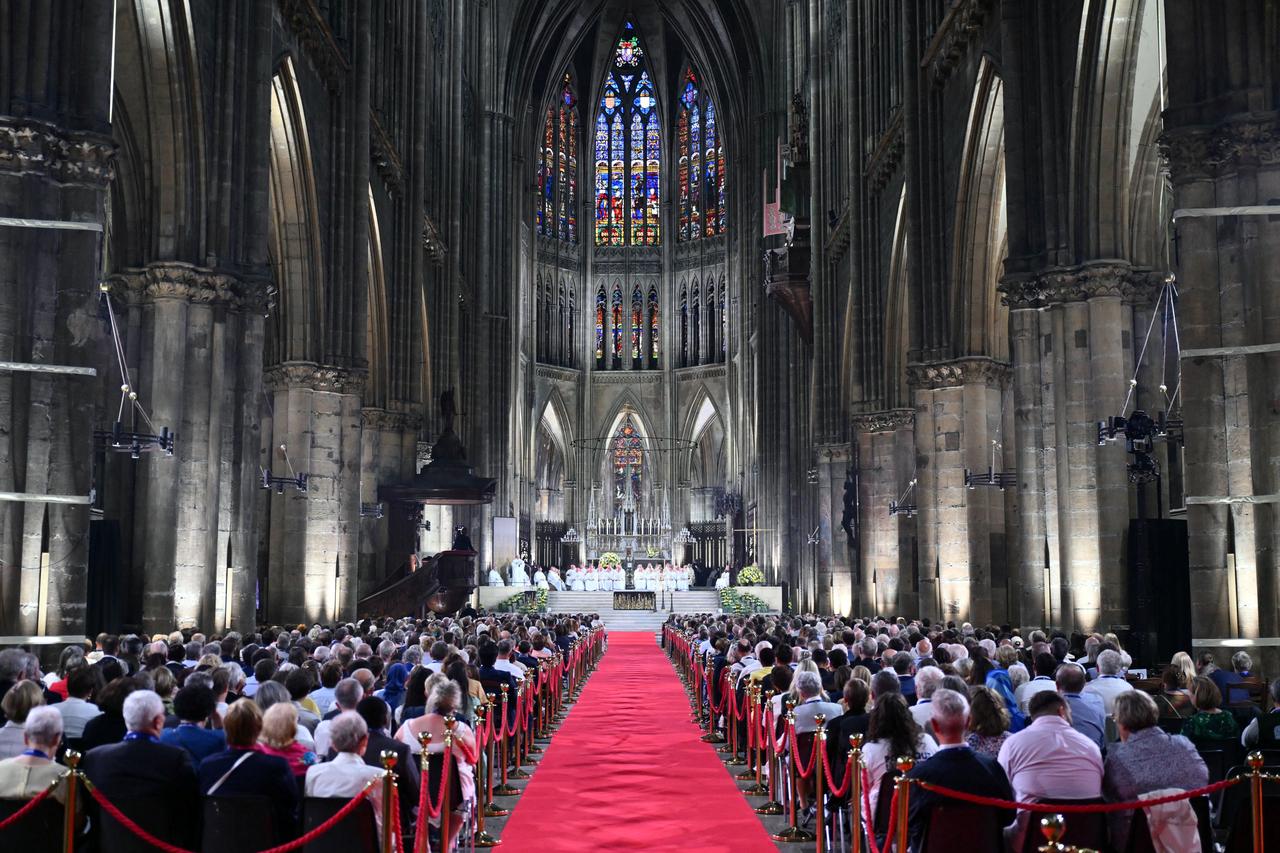 Pope Leo XIV celebrates a mass at Saint-Etienne de Metz Cathedral, in Metz, northeastern France on September 28, 2026 on the last day of his visit to France. (AFP Photo)