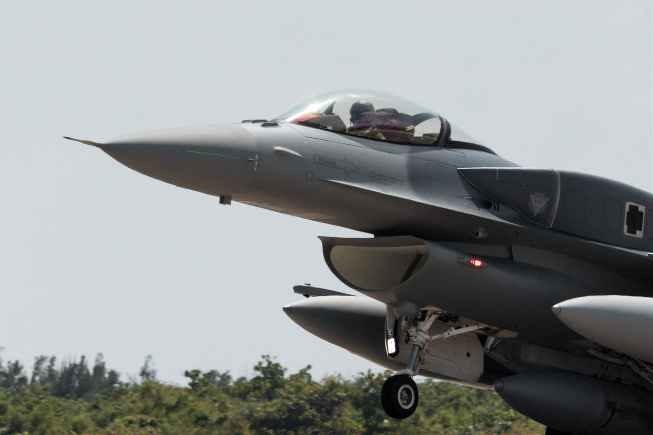 Taiwan receives first US-made F-16V fighter jets Image