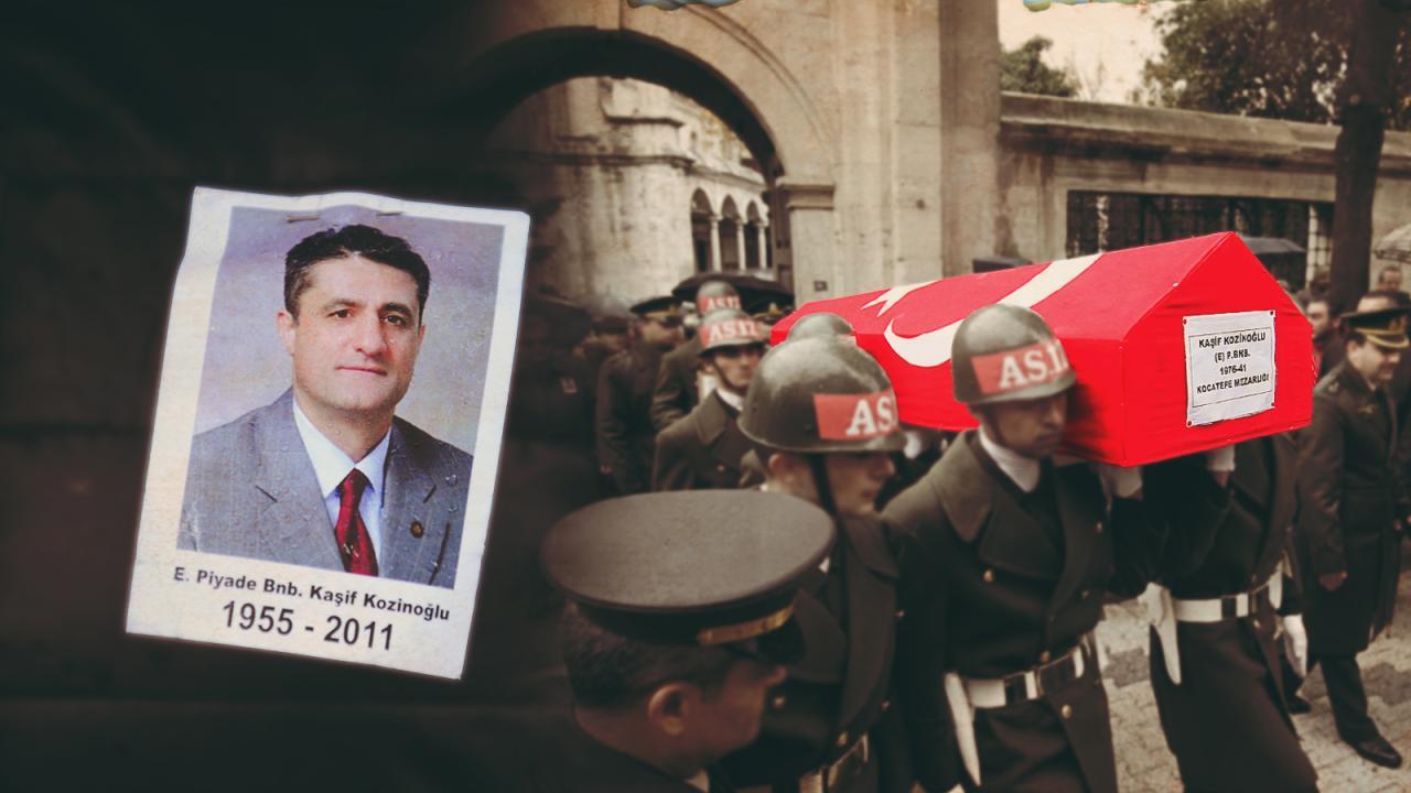 The photo shows former Turkish intelligence official Kasif Kozinoglu and his coffin being carried by military officials. (Photo via TRT)