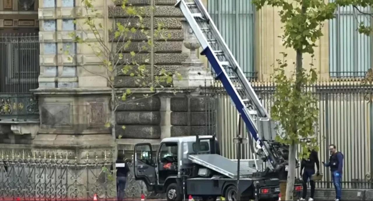 A Boecker Agilo lift truck is seen positioned outside the Louvre Museum in Paris, reportedly used by thieves to access the balcony level during the jewel heist. (AFP Photo)
