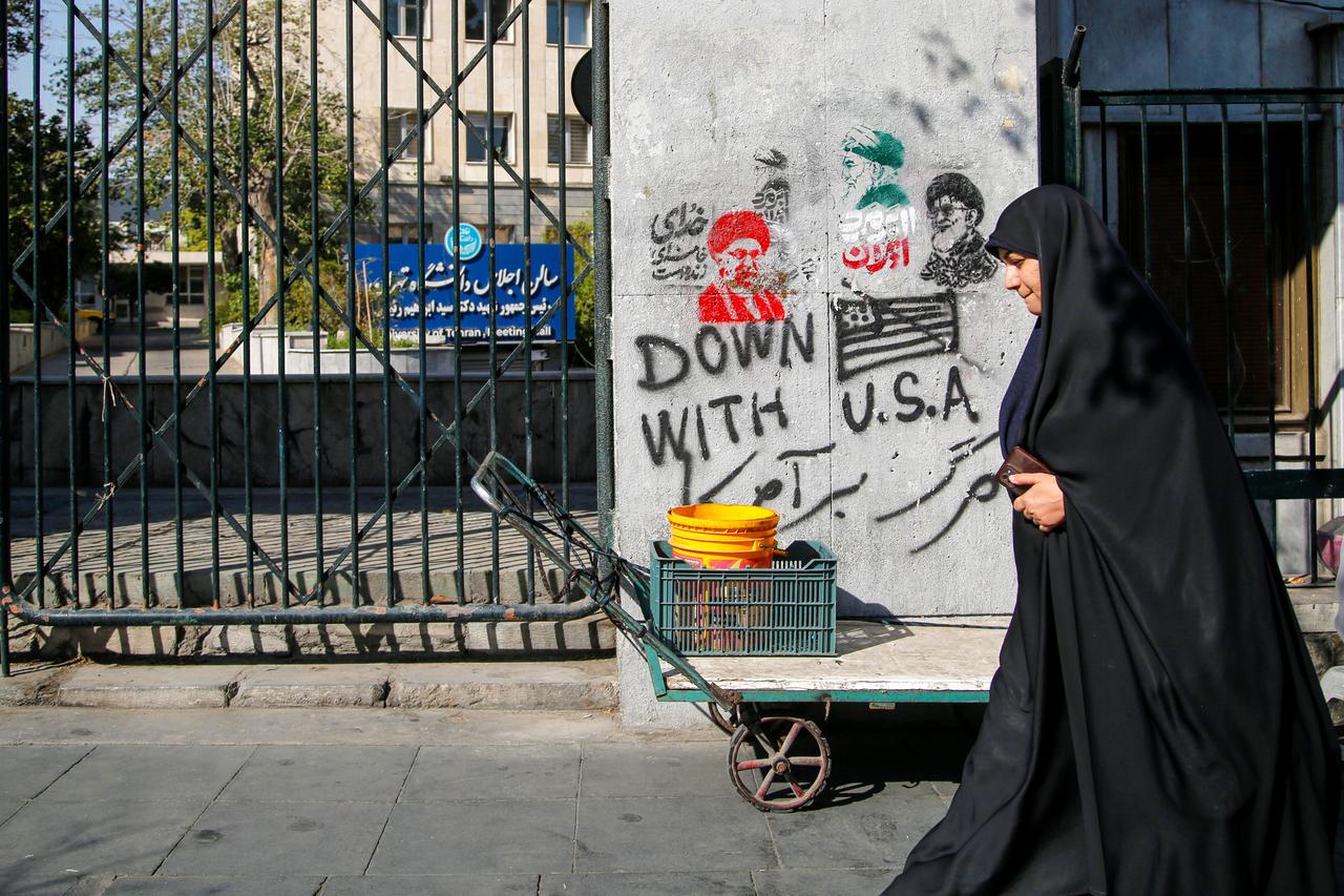 Residents continue their daily routines across business centers, shopping districts, and city streets despite escalating tensions between Iran and the United States, Oct. 12, 2026 in Tehran, Iran. (AA Photo)