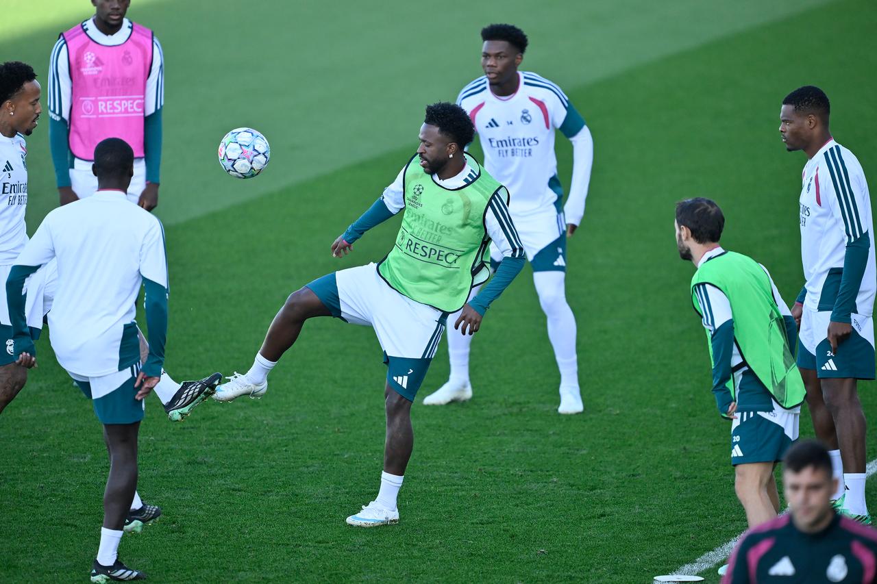 Real Madrid forward Vinicius Junior controls the ball during a training session alongside teammates ahead of their UEFA Champions League match against RB Leipzig in Madrid, Spain, Oct. 20, 2026. (AA Photo)