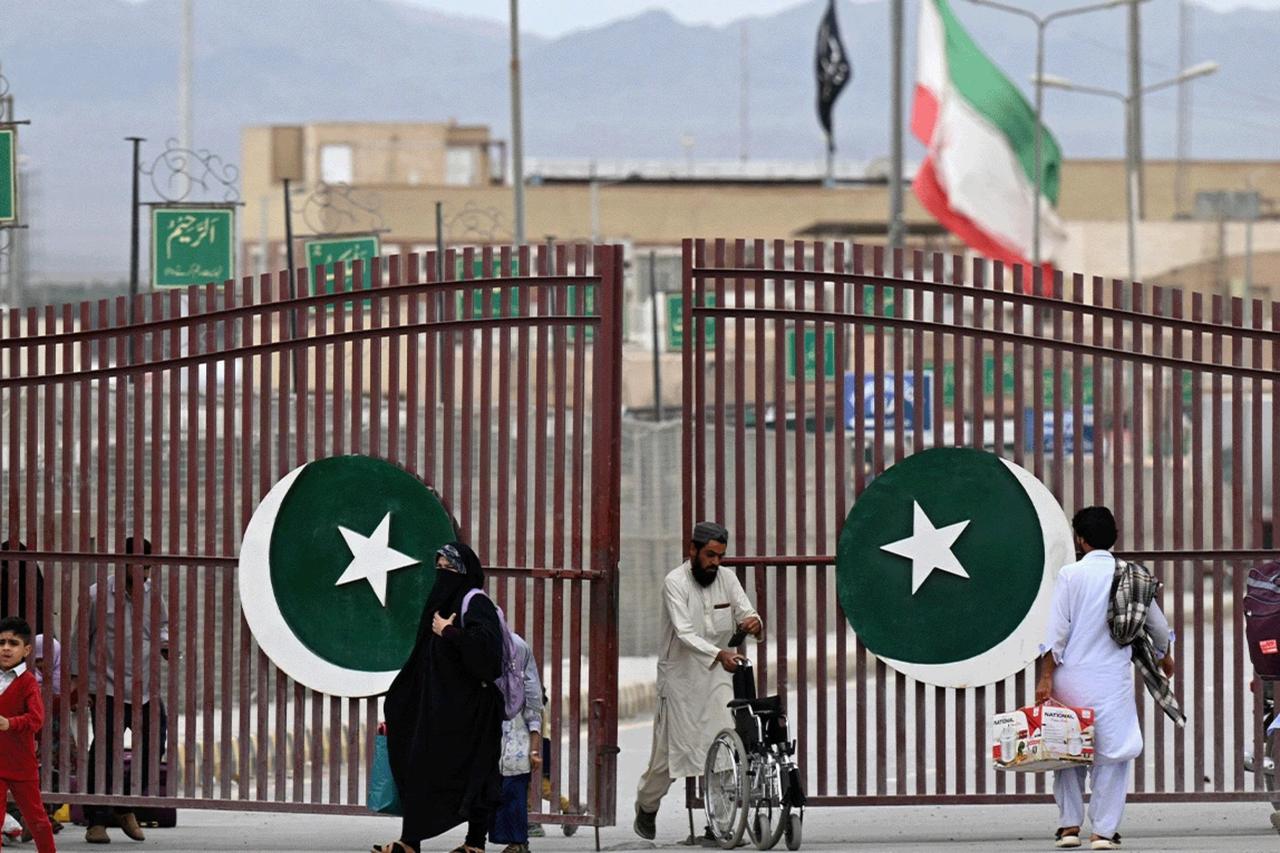 Iran points to border security after Pakistan halts trade at 2 crossings